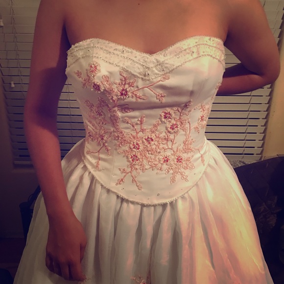 Quincenera dress never been used - Picture 1 of 6